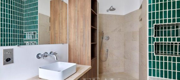 3 bedrooms Apartment in Paris, France No. 175141 2