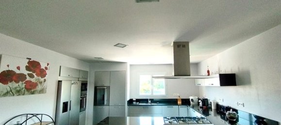 5 bedrooms House in Talasani, France No. 259775 4