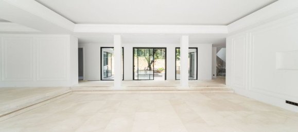 6 bedrooms House in Marbella, Spain No. 27838 10