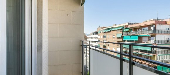 5 bedrooms Apartment in Granada, Spain No. 170824 9