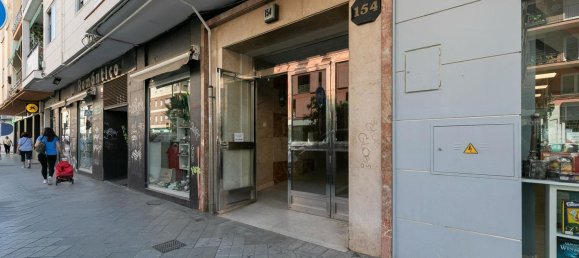 5 bedrooms Apartment in Granada, Spain No. 170824 2