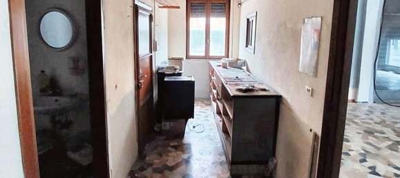 Коммерческая недвижимость с 1 комнатой в Пьольтелло, Италия № 71100 9