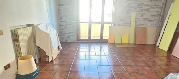 5 rooms Apartment in Pesaro, Italy No. 1820 3