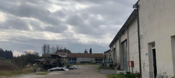 1041m² Warehouse in San Giuliano Terme, Italy No. 372696 2