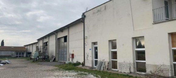 1041m² Warehouse in San Giuliano Terme, Italy No. 372696 14