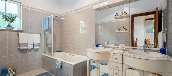 Casa de 3 dormitorios en Funchal, Portugal No. 136993 26