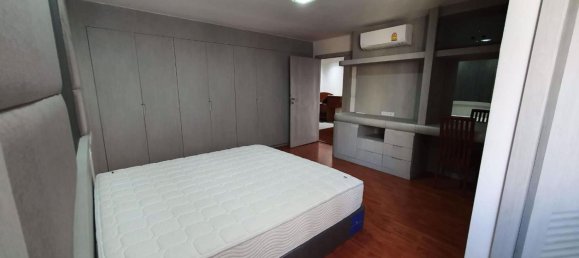 3 bedrooms Condo in Khlong Toei, Thailand No. 4543 8