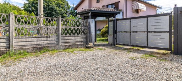 4 rooms Apartment in Samarate, Italy No. 262459 2