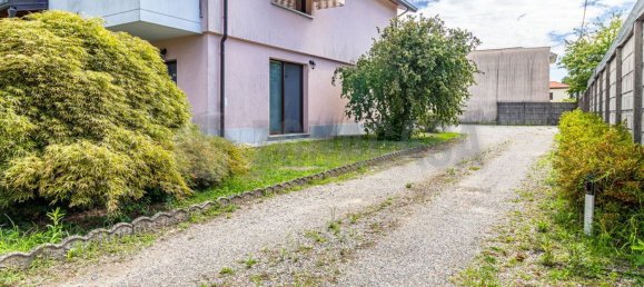 4 rooms Apartment in Samarate, Italy No. 262459 4