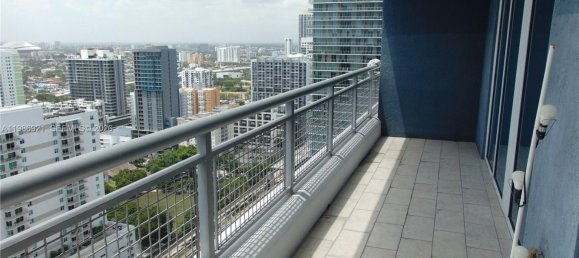1 chambre propriété commerciale à louer à Miami, Miami-Dade, Florida, USA № 614611 2