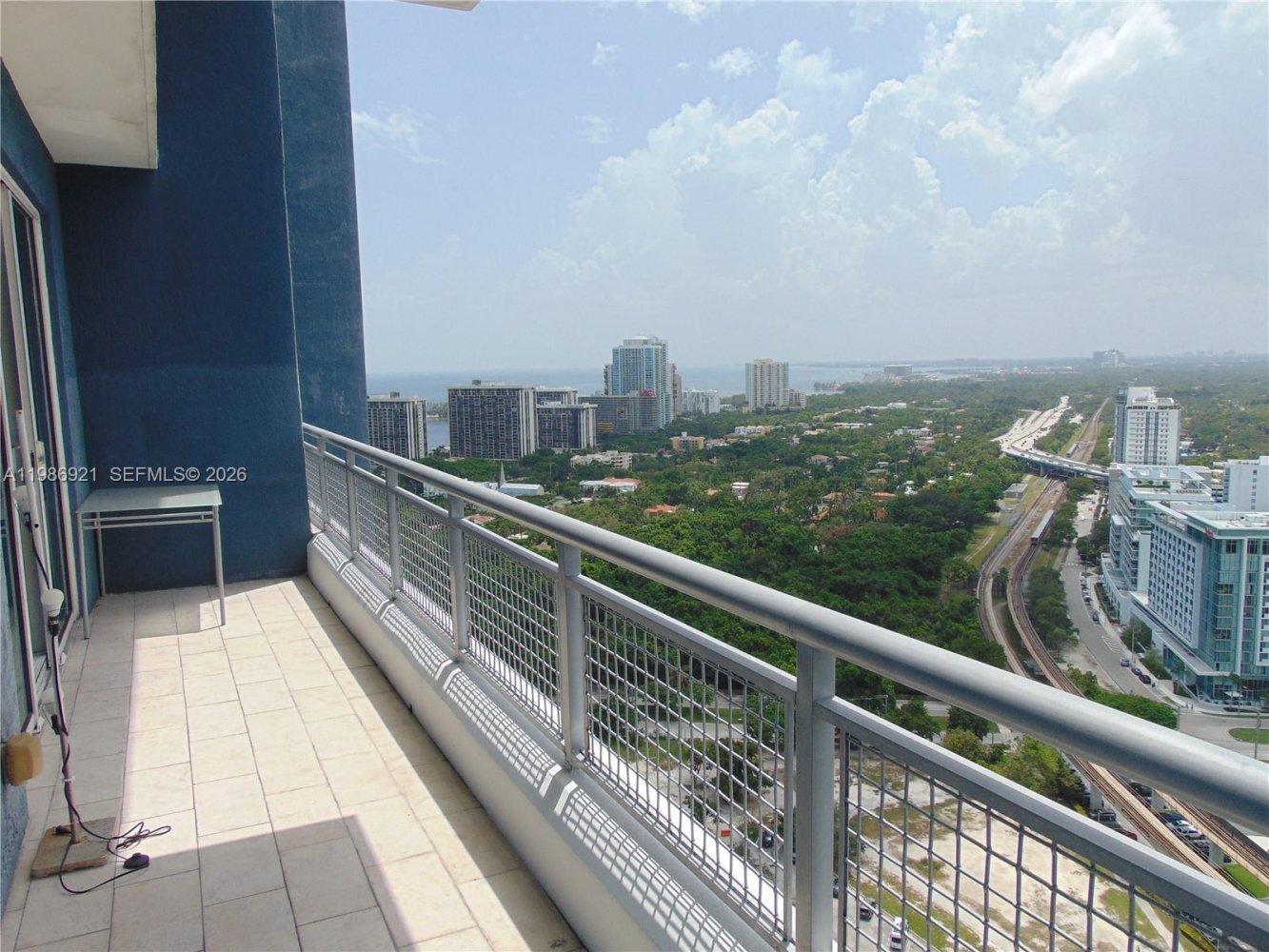 1 chambre propriété commerciale à louer à Miami, Miami-Dade, Florida, USA № 614611