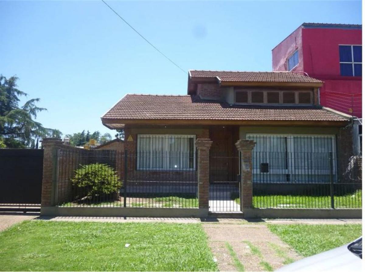 4 bedrooms House in Almirante Brown, Argentina No. 96767