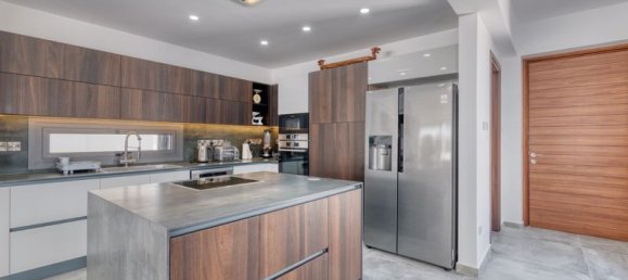 5 bedrooms Villa in Livadia, Cyprus No. 9446 3