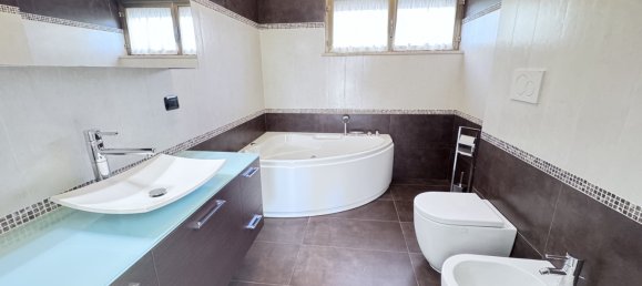 Apartamento de 3 dormitorios en Campi Salentina, Italy No. 329130 24