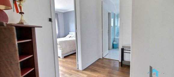 3 Schlafzimmer Haus in Nogent-le-Roi, France, Nr. 221020 8