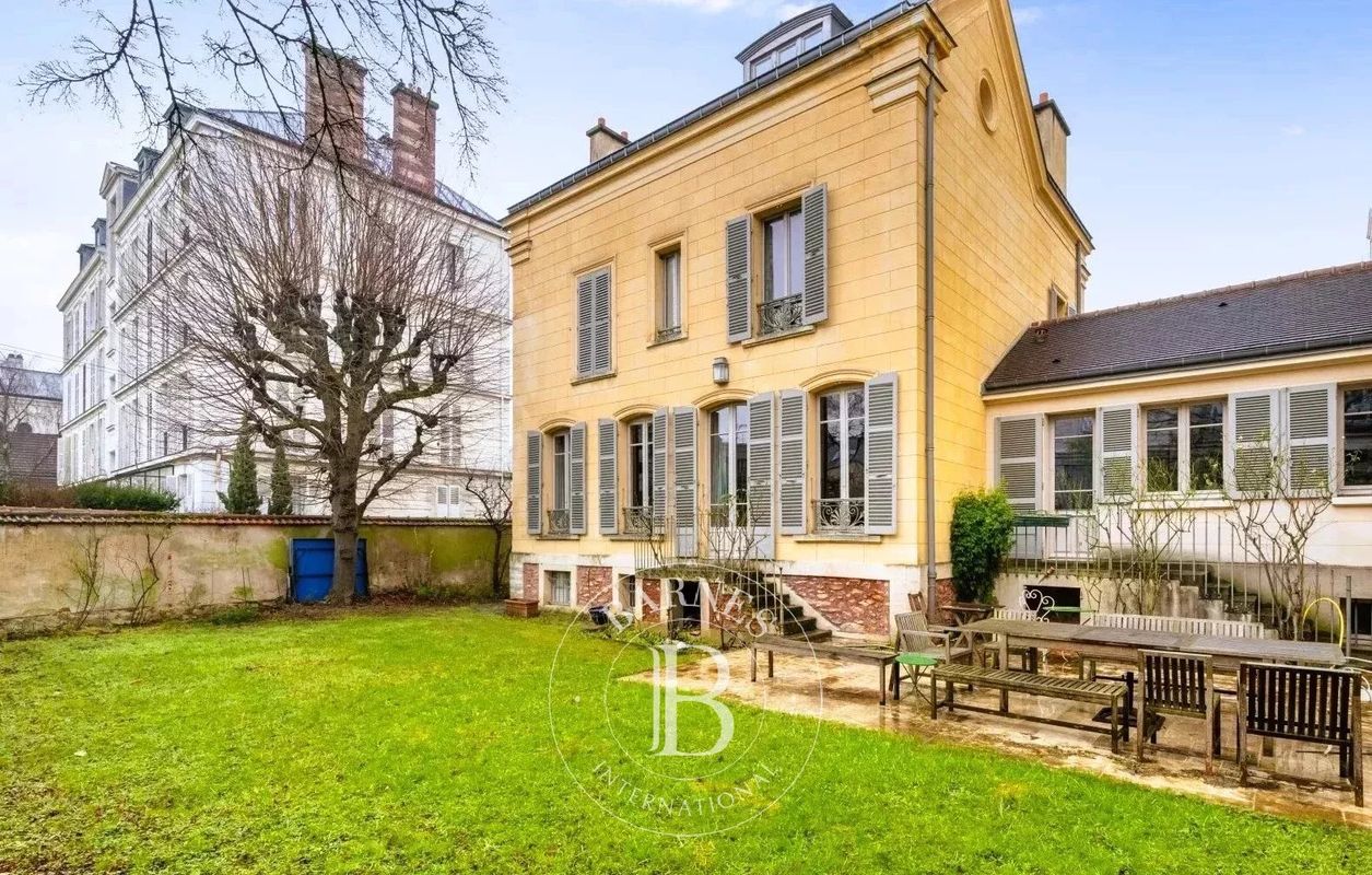 Дом с 6 спальнями в Версаль, Франция № 131598