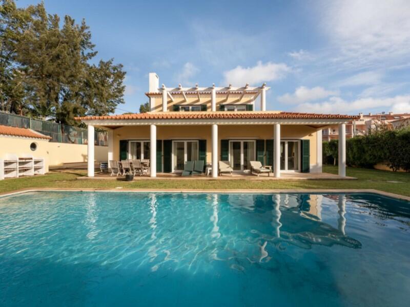 5 bedrooms Villa in Cascais, Portugal No. 107630