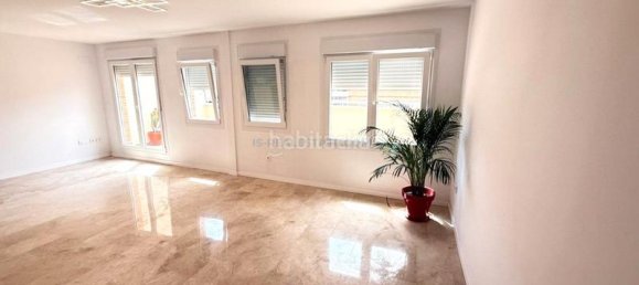 2 bedrooms Penthouse in Alicante, Spain No. 185443 2