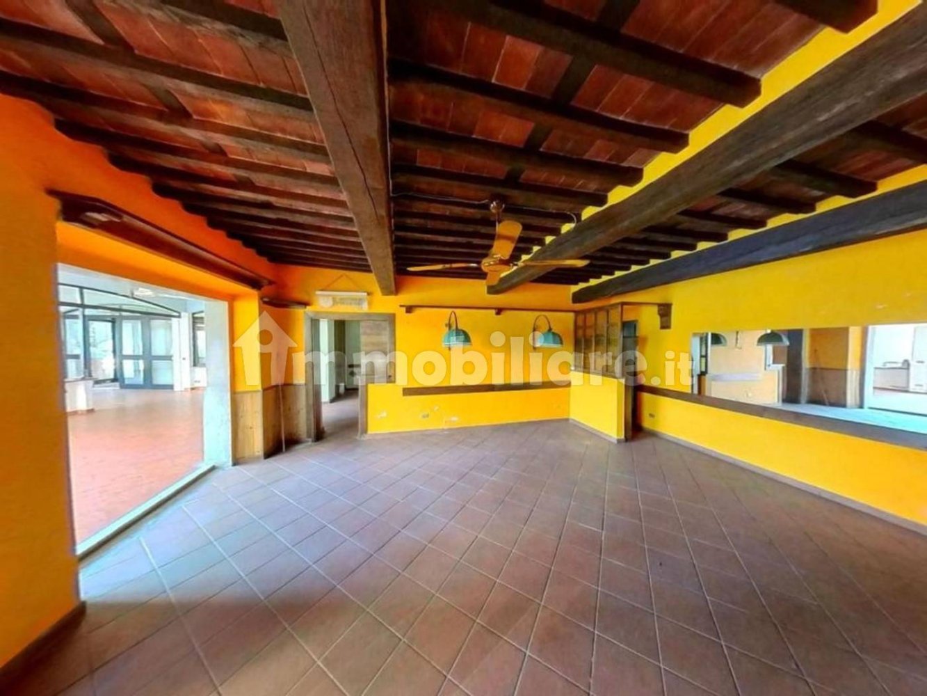 Imóvel comercial em Lucca, Italy 240 m² N.º 320885