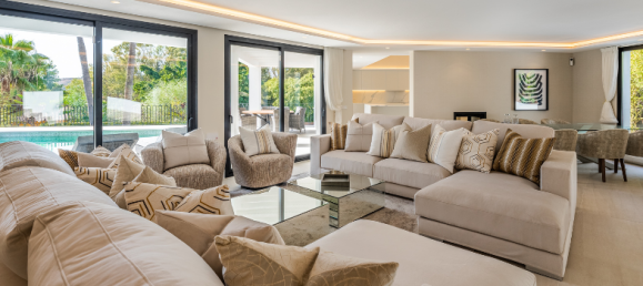 5 bedrooms Villa in Estepona, Spain No. 10207 3