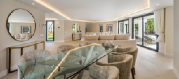 5 bedrooms Villa in Estepona, Spain No. 10207 8