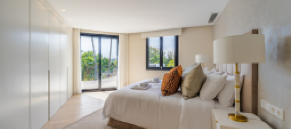 5 bedrooms Villa in Estepona, Spain No. 10207 9