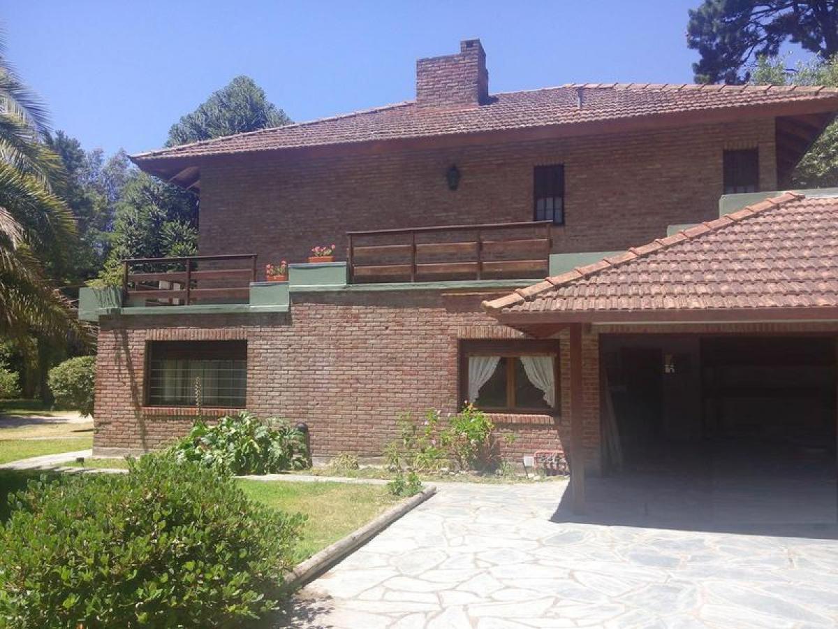 4 bedrooms House in Mar del Plata, Argentina No. 91452
