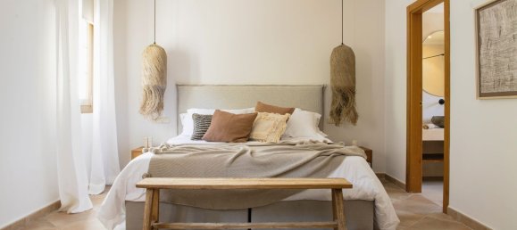 5 bedrooms Villa in Estepona, Spain No. 134851 2