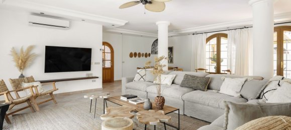 5 bedrooms Villa in Estepona, Spain No. 134851 18