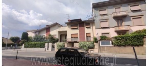 125 rooms Apartment in Prato, Italy No. 194976 21