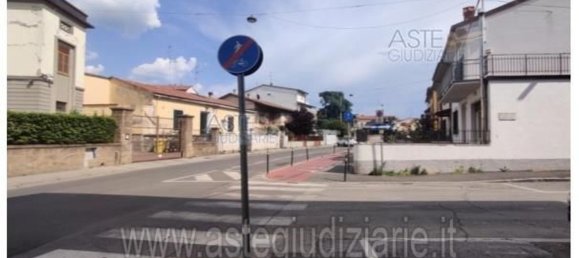 125 rooms Apartment in Prato, Italy No. 194976 18