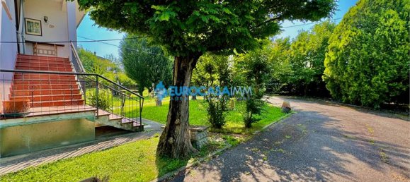 4 bedrooms House in Moglia, Italy No. 61269 5