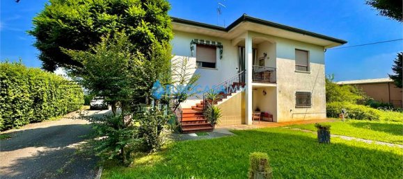 4 bedrooms House in Moglia, Italy No. 61269 2