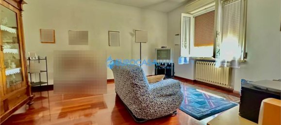 4 bedrooms House in Moglia, Italy No. 61269 10