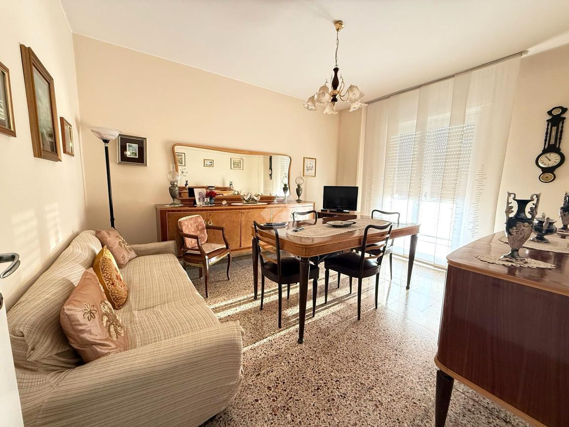 Квартира с 3 комнатами в Леньяно, Италия № 153786