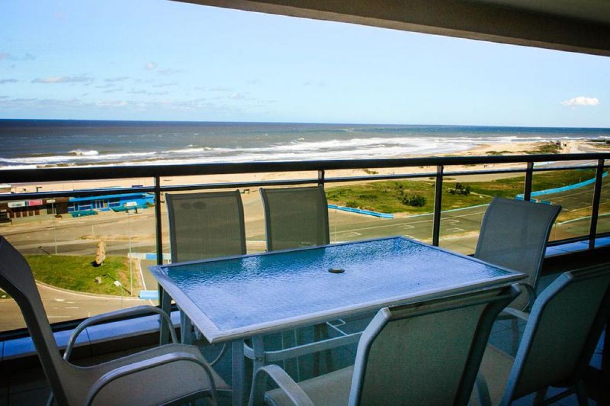 4 bedrooms Apartment in Maldonado, Uruguay No. 2409