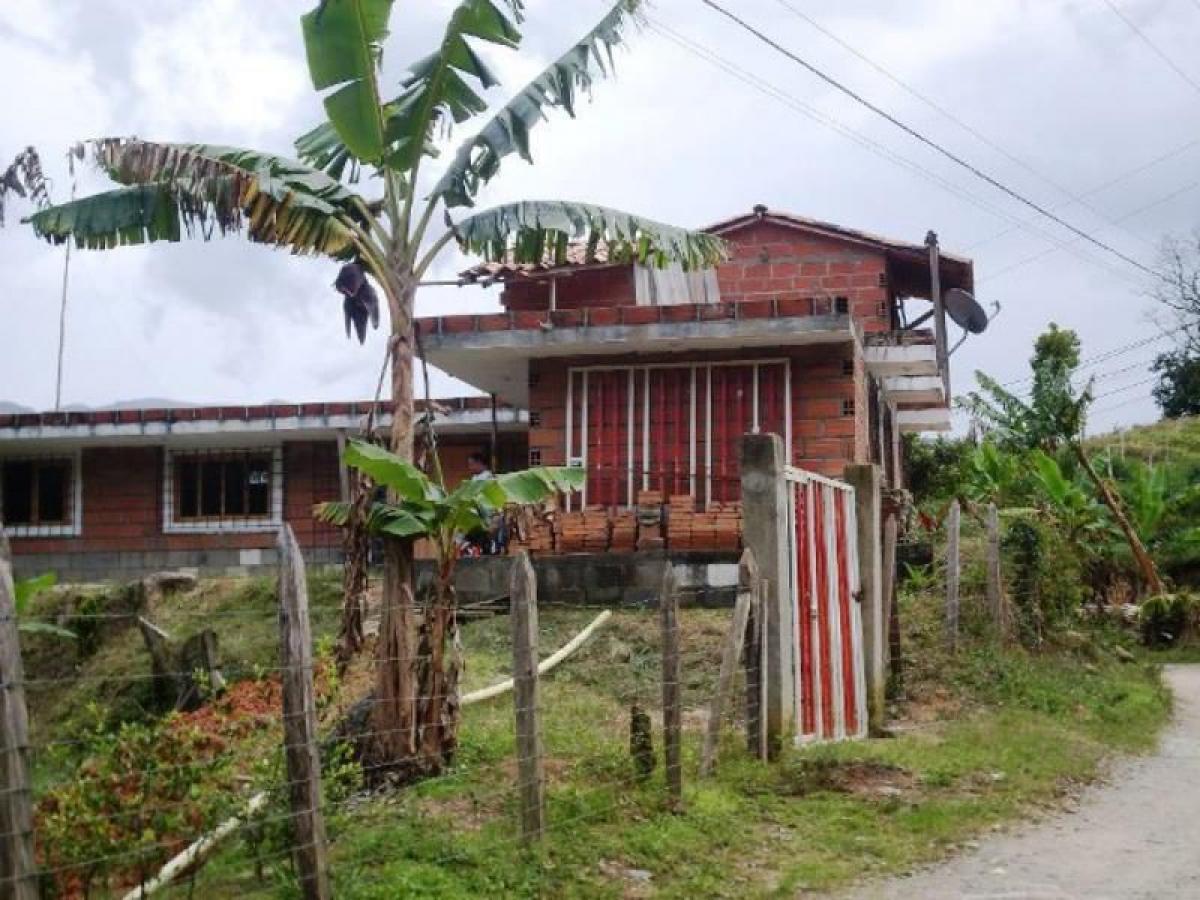 4 bedrooms House in Antioquia, Colombia No. 2785