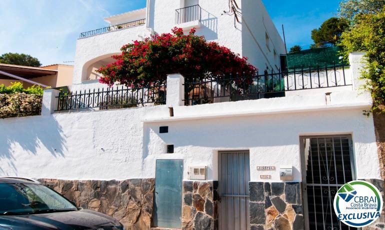 3 bedrooms Apartment in Roses, Spain No. 212156