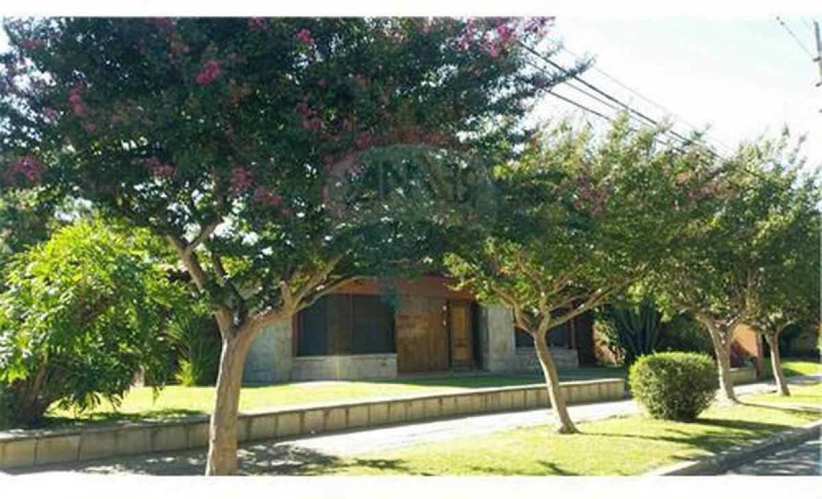 8 bedrooms Land in Moreno, Argentina No. 30721