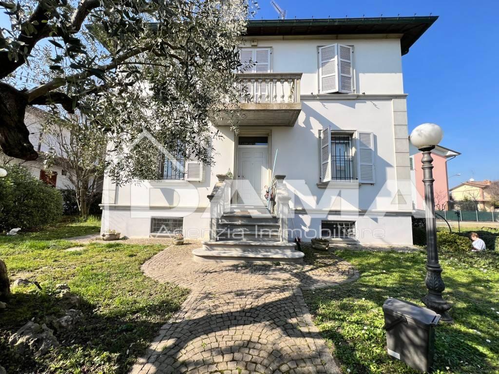 8-salle Villa à Forlì, Italy No. 27482