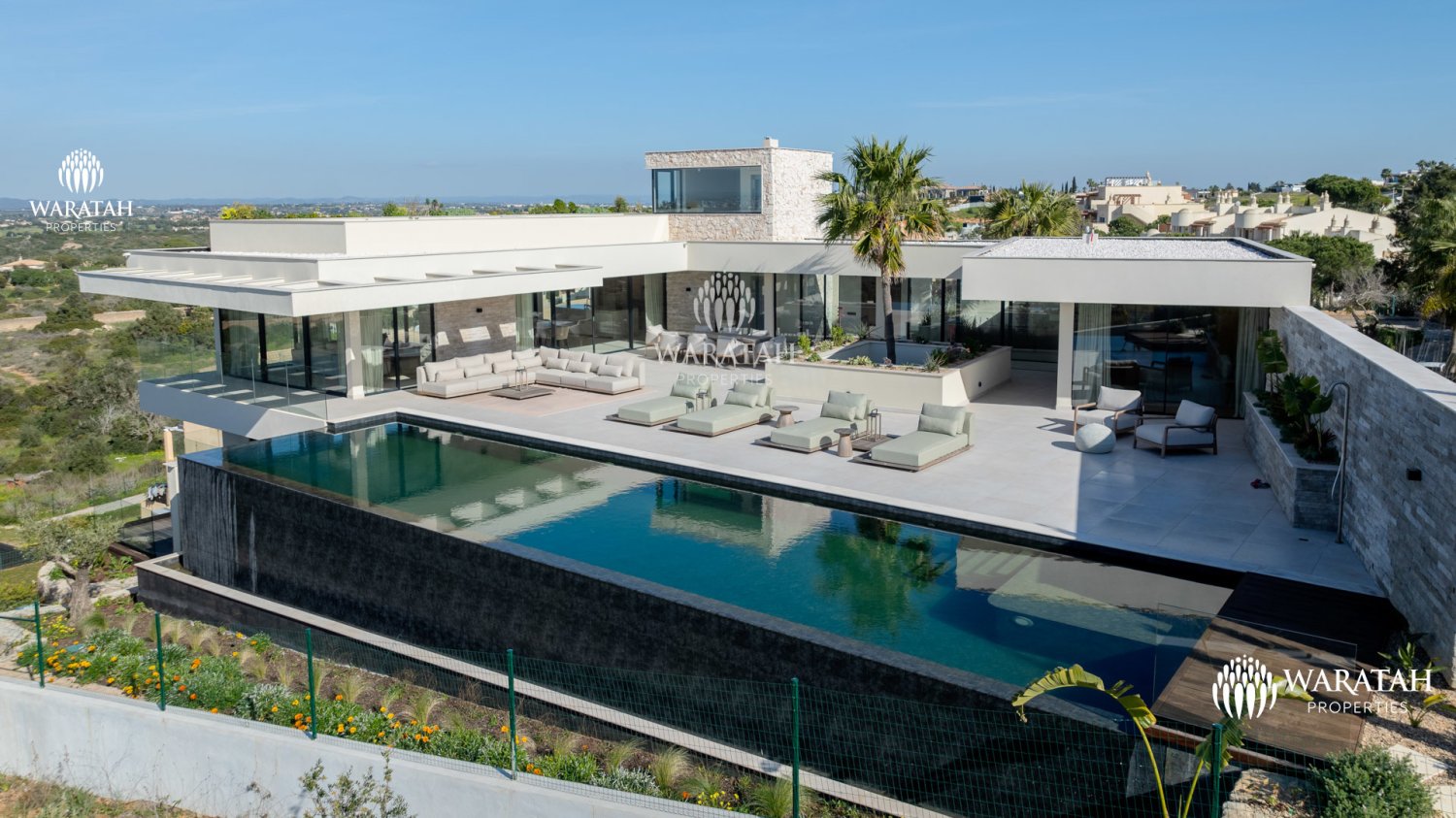 5 bedrooms Villa in Ferragudo, Portugal No. 107637