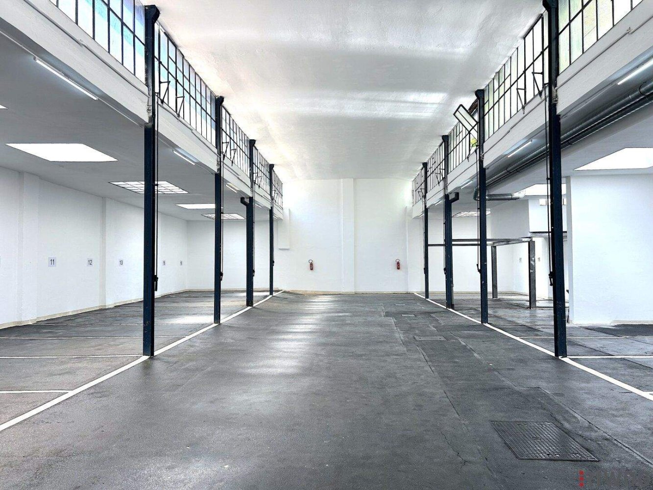  موقف سيارات في Neubau, Austria 11متر مربع رقم 28883