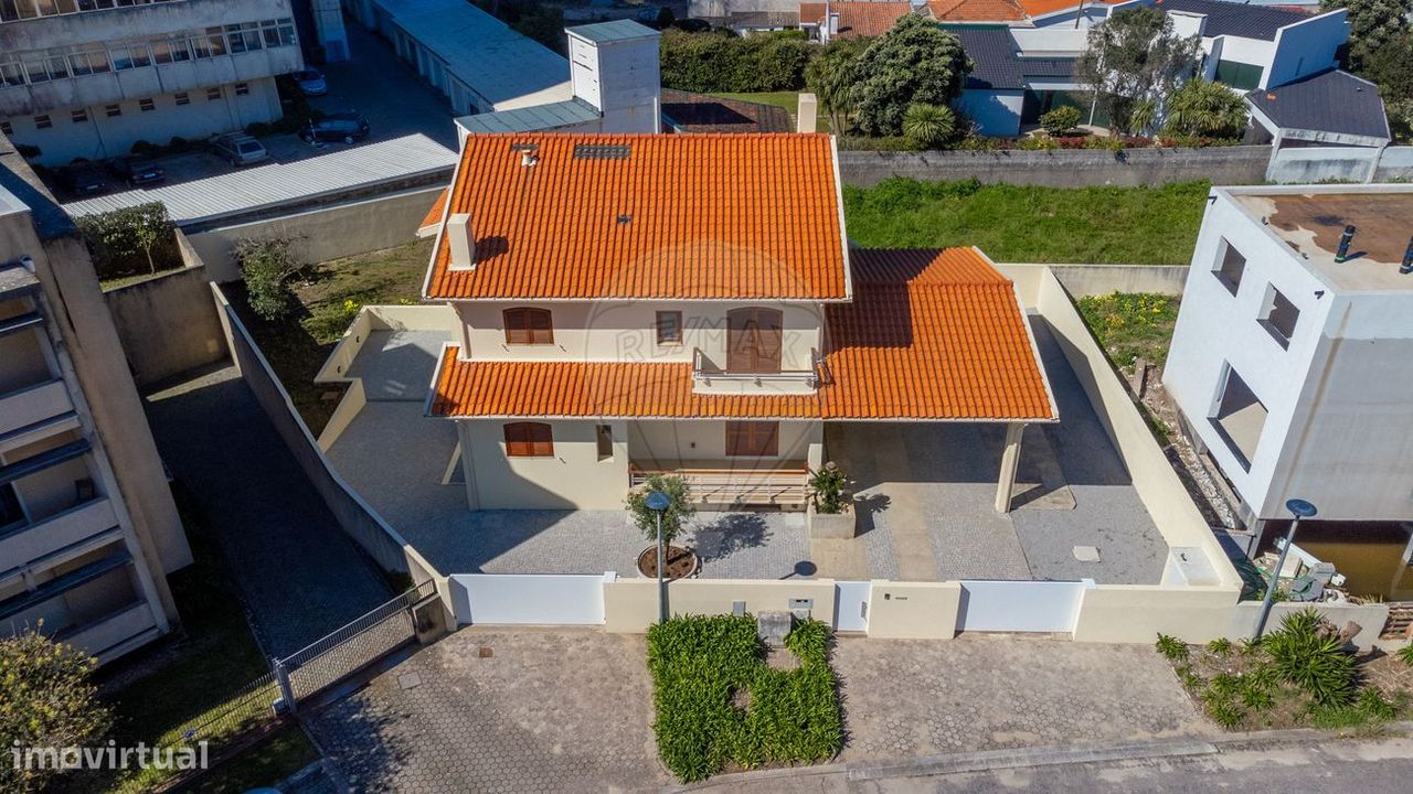 4 غرف نوم منزل في Vila Nova de Gaia, Portugal رقم 16739