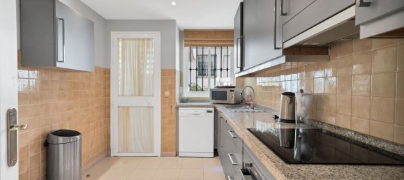 3 bedrooms Duplex in La Quinta, Spain No. 143459 2