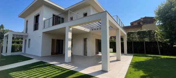 4 bedrooms Villa in Forte dei Marmi, Italy No. 166483 7