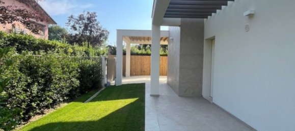 4 bedrooms Villa in Forte dei Marmi, Italy No. 166483 21