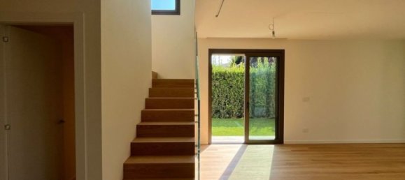 4 bedrooms Villa in Forte dei Marmi, Italy No. 166483 9