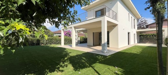 4 bedrooms Villa in Forte dei Marmi, Italy No. 166483 20