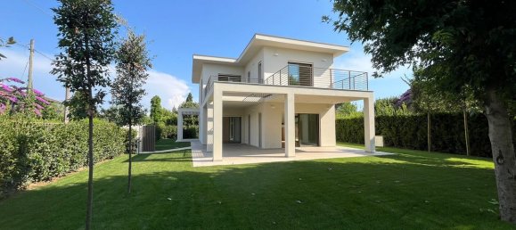 4 bedrooms Villa in Forte dei Marmi, Italy No. 166483 12