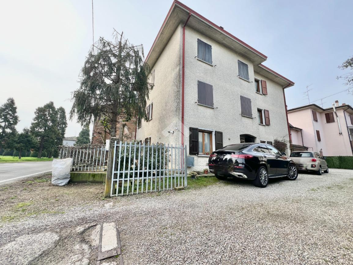 3غرفة شقة في Reggio Emilia, Italy رقم 15559